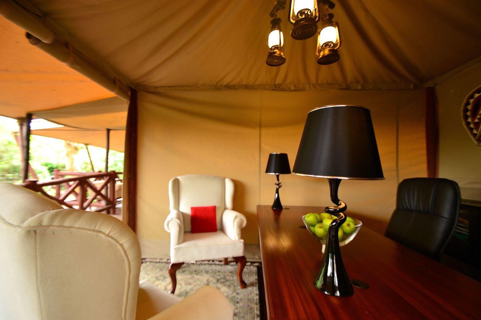 Kiboko Luxury Camp Hotel Найваша Екстериор снимка